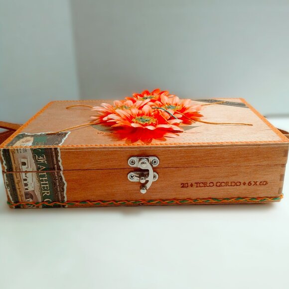 Suenos de Saundra Upcycled Collection, Jaime Garcia, My Father Cigar Box, Purse - Picture 5 of 12